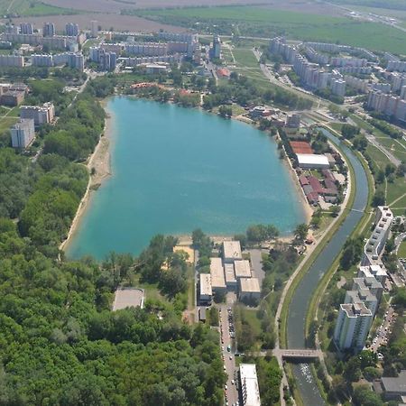 Lake Apartment, 2X Free Garage, 10 Mins To Centre Bratislava Exterior foto