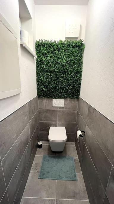 Lake Apartment, 2X Free Garage, 10 Mins To Centre Bratislava Exterior foto