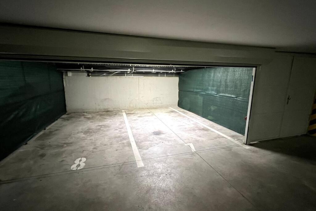 Lake Apartment, 2X Free Garage, 10 Mins To Centre Bratislava Exterior foto