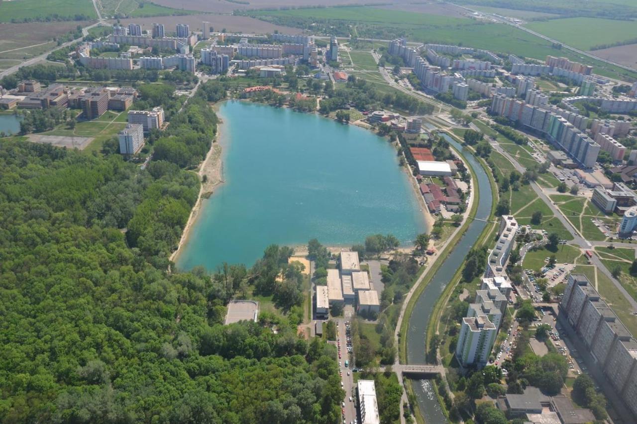 Lake Apartment, 2X Free Garage, 10 Mins To Centre Bratislava Exterior foto